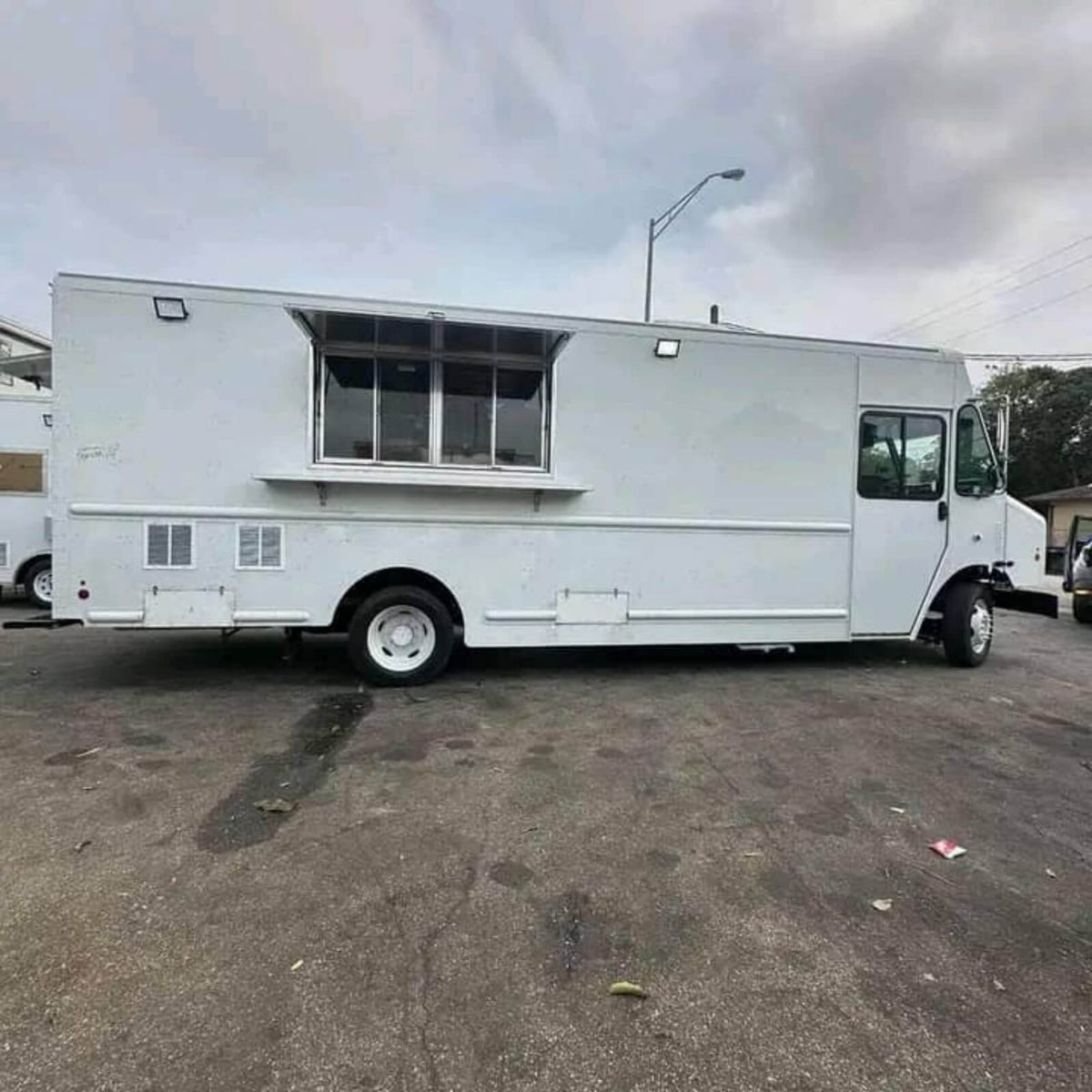 White blank step van taco food truck with large serving window – ready for custom wrap and full kitchen build